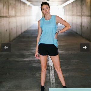 Sky luxe muscle tank size small (fits big!) EUC Zyia